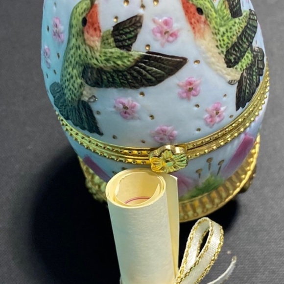 Hummingbird Egg - Picture 3 of 8